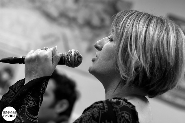 Les Acoustiques : Acoustic Night Fever