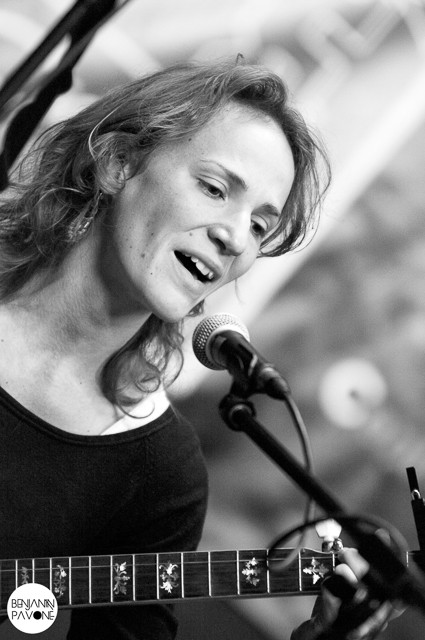 Les Acoustiques : Wood Dog House